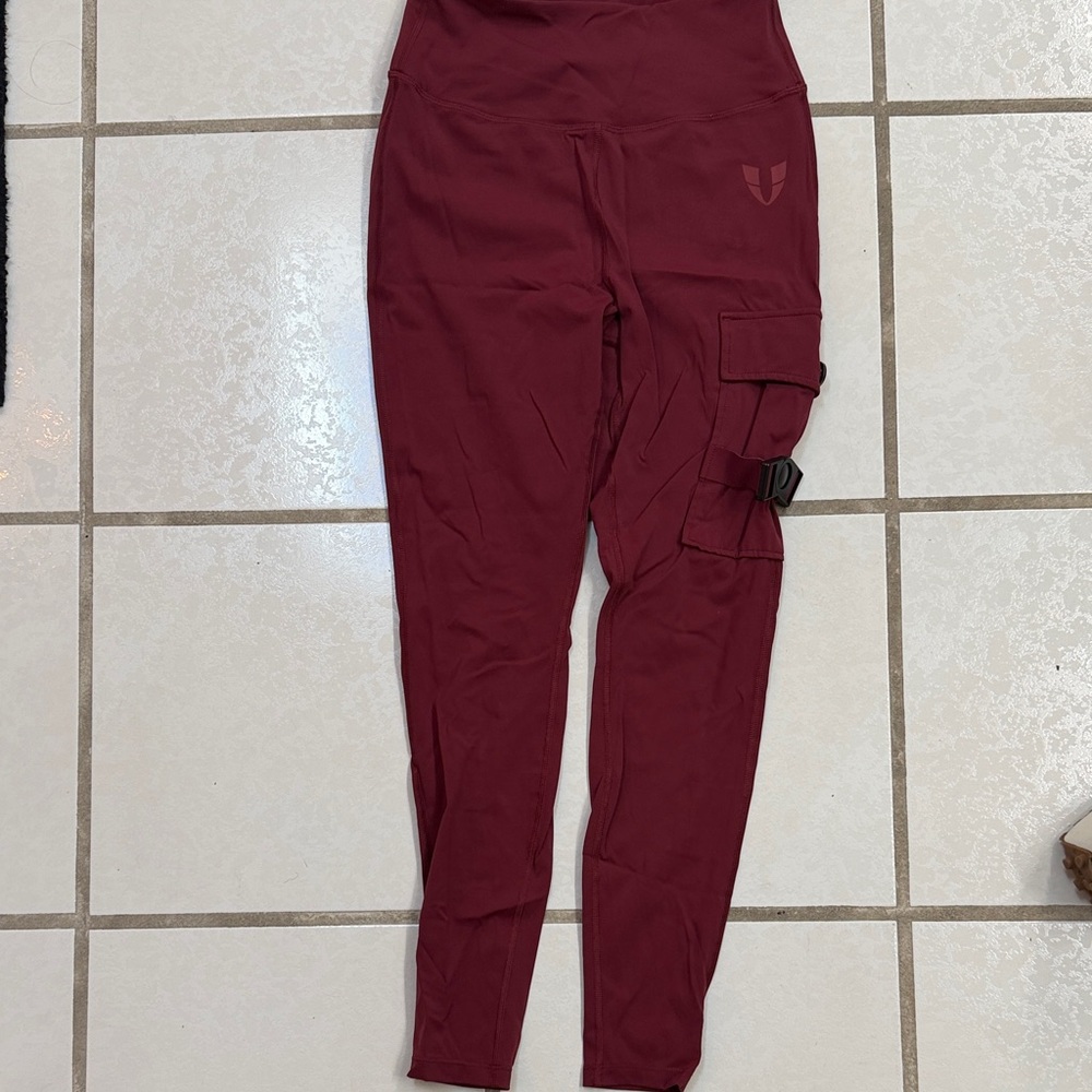 Women's Burgundy Leggings with Cargo Pocket